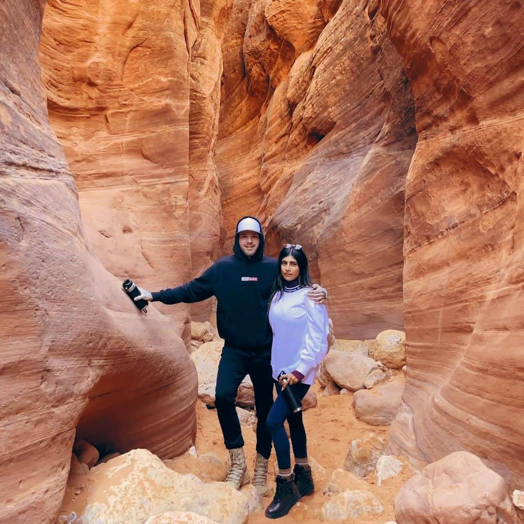 ミア・ハリファさんのインスタグラム写真 - (ミア・ハリファInstagram)「Celebrating this Viking’s birthday on Mars, because what’s more appropriate for a man that’s not from this universe? You are so pure, @robertsandberg, there isn’t anyone more ambitious, talented, or genuine as you. Thank you for always being the lighthearted breath of fresh air I need in this world, always taking Instagram photos that are oddly cropped for me, and for having the most contagious smile I’ve ever seen. Jag älksar dig, snyggyng, så mycket ♥️ can’t wait for you to wake up so we can argue about sociopathic tendencies like night swimming in the WINTER 🥺♥️」1月17日 16時29分 - miakhalifa