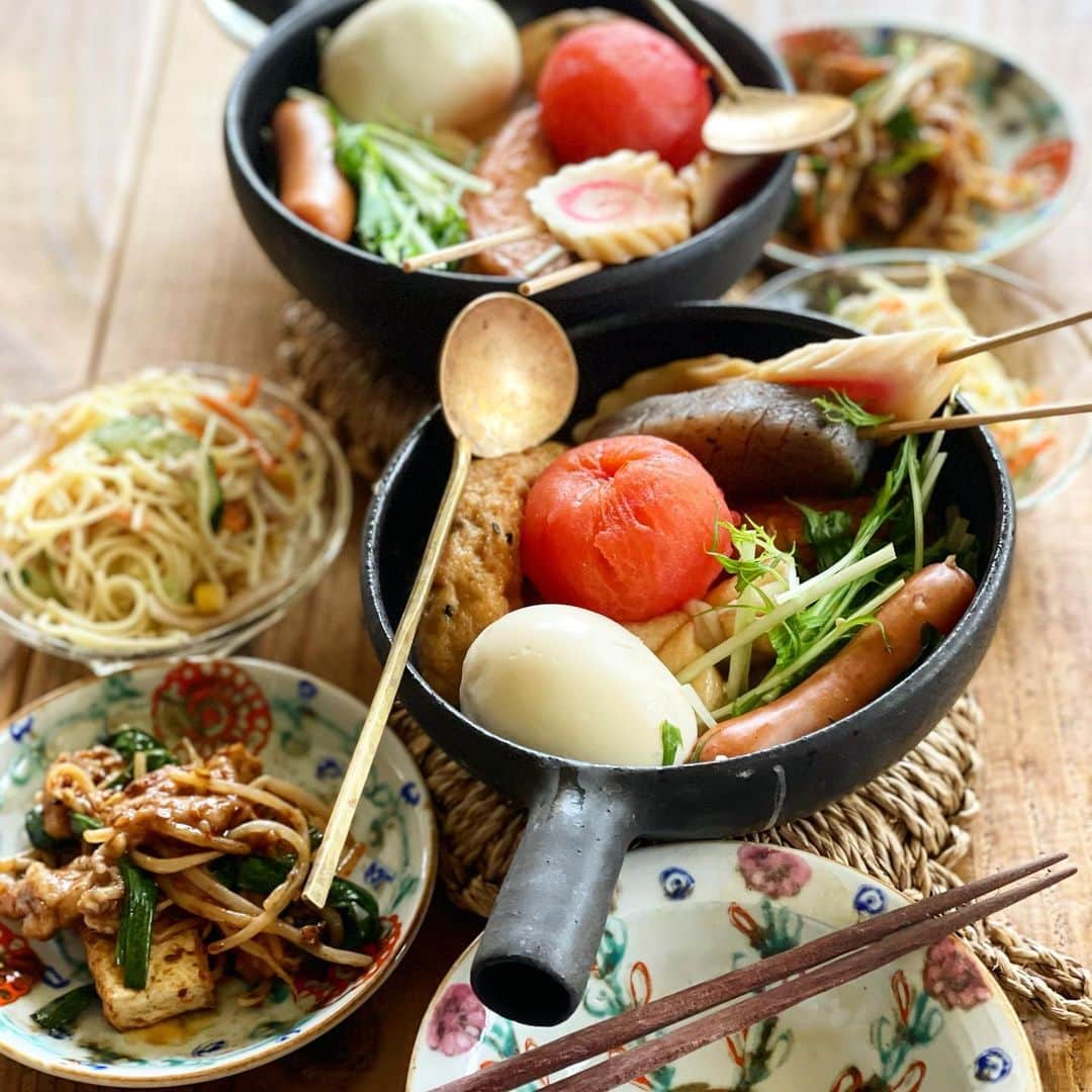 Atsukoさんのインスタグラム写真 - (AtsukoInstagram)「今日のブランチ  おでん サラスパ 厚揚げ豚ニラもやし炒め  昨日の残りのおでんでブランチ。 おでんはいつも、柚子胡椒でたべてます。 トマトは煮込むと崩れるので、食べる少し前から煮てます。 出汁で煮たトマトは美味しくて好きなので、おでん屋さんでも食べるやつ。 最近外食でおでん食べてないから久しぶりに食べに行きたいなー。」1月17日 16時32分 - sakuracafe001
