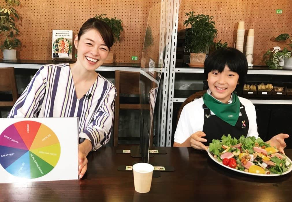 川瀬良子のインスタグラム：「12歳の緒方湊くん😊  野菜ソムリエプロの資格を持ち ご自身で野菜作りもされていて 全国の伝統野菜にもとっっっても詳しいんです！  そんな湊くんと野菜トークをしたくて、 YouTube番組『ハイファイブサラダチャンネル』への出演依頼を私から直接しちゃいました！😆👏🏻  大人がビックリしてしまう 湊くんの説明の丁寧さと野菜への愛！  ぜひぜひぜひ👏🏻ご覧下さい😆  YouTubeで「ハイファイブサラダチャンネル」と 検索してみて下さいね🍅  🥕チャンネル登録もよろしくお願いします！  湊プロ！ ご出演ありがとうございました〜！😊😆👏🏻👏🏻  🥗🥗🥗  #緒方湊 くん @minato_ogata  #最年少野菜ソムリエプロ #野菜ソムリエプロ #野菜 #家庭菜園 #農業 #agriculture  #農家 さん #伝統野菜 #サラダ #salad #ハイファイブサラダ @highfivesalad  #ハイファイブサラダチャンネル #パワーサラダ」