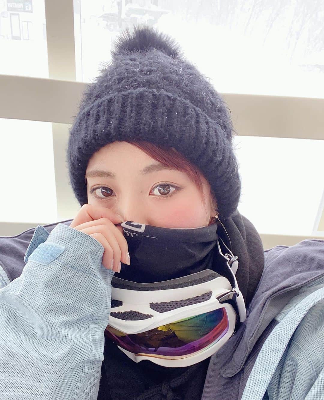 笠原美香さんのインスタグラム写真 - (笠原美香Instagram)「大雪の日のスノボは 身体が悲鳴をあげる😌 雪がふわふわでこけても 痛くないけど、、、重い リフトで登ったはいいけど途中で 下半身プルプルで筋トレのようだった笑 しばらく行けるかわからないし😢 今年はこれで終わりかなぁ たのしかったなあ💕 みなさんは、スキーやスノボやったりしますか❓ #ウィンタースポーツ #スノボ  #雪」1月17日 16時33分 - mika.k419