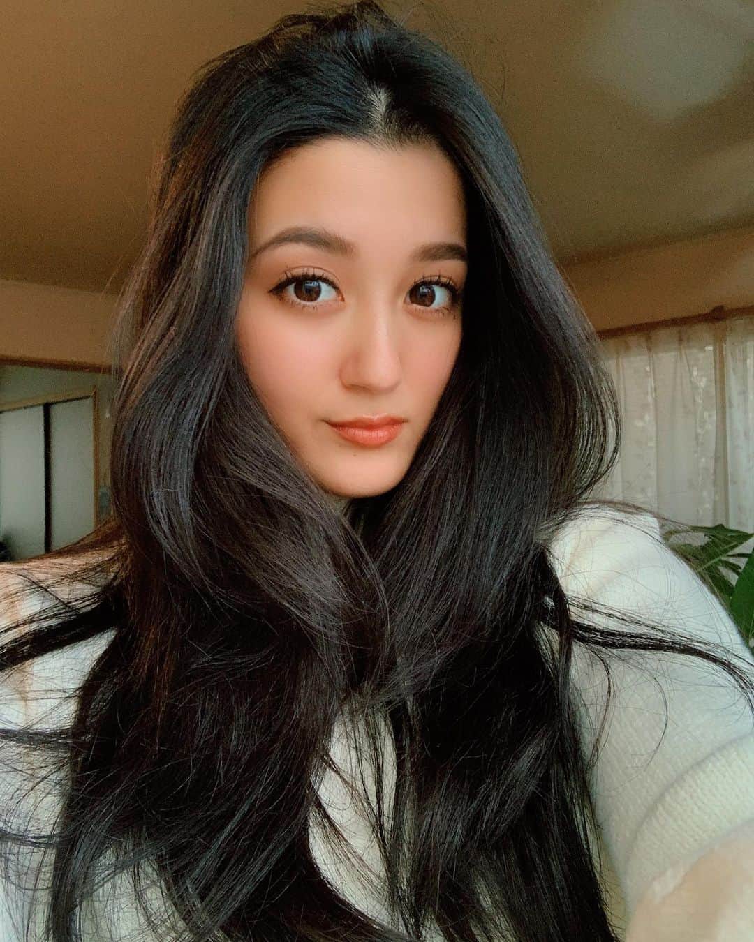 瀬川アニータのインスタグラム：「🥸」