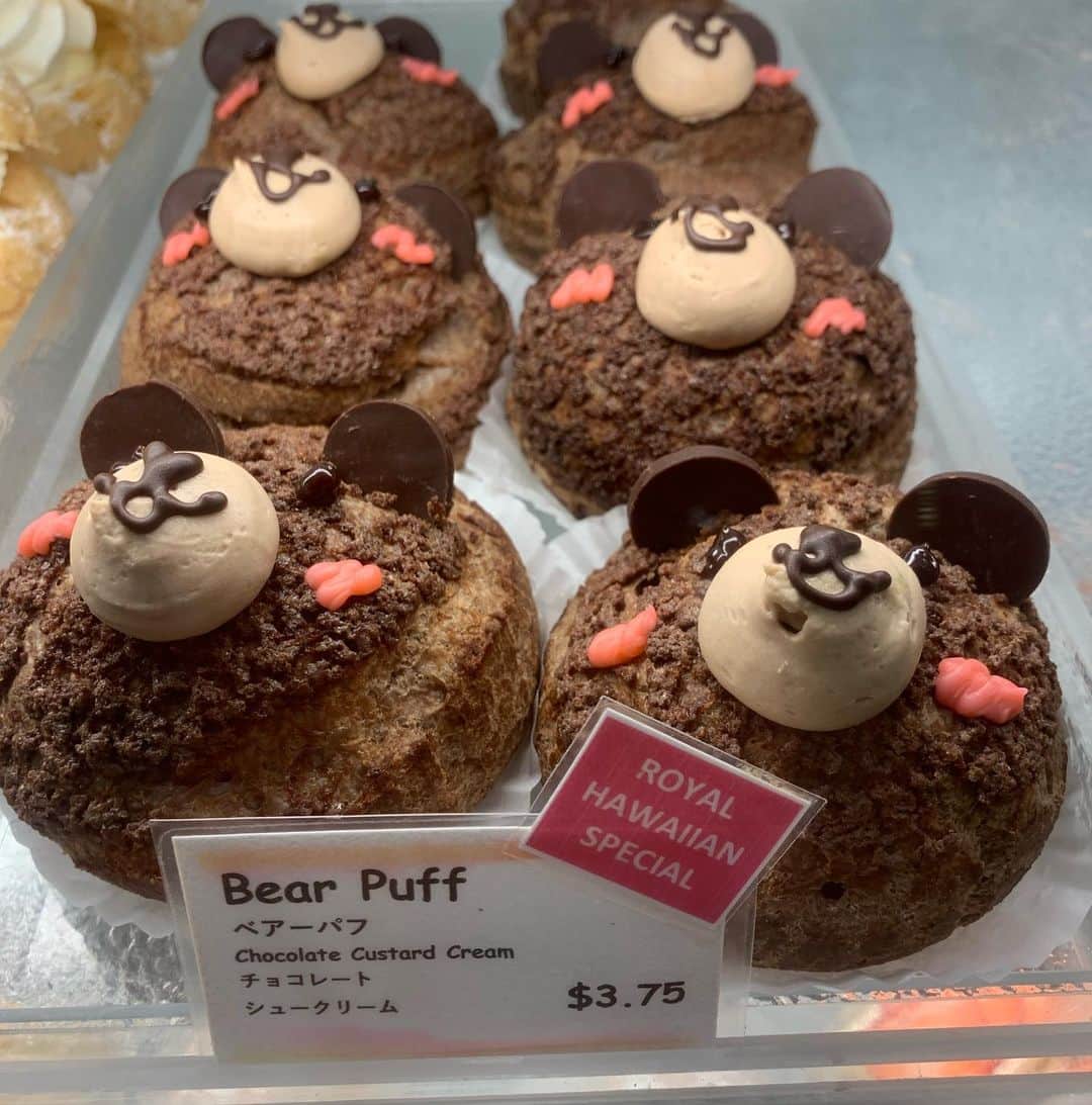 のインスタグラム：「きゃあ可愛い💕Bear Puff!! だぇど今日のおやつはソフトクリーム @kulukulucake  #kulukulucake #hawaiisweets  #ハワイ暮らし」