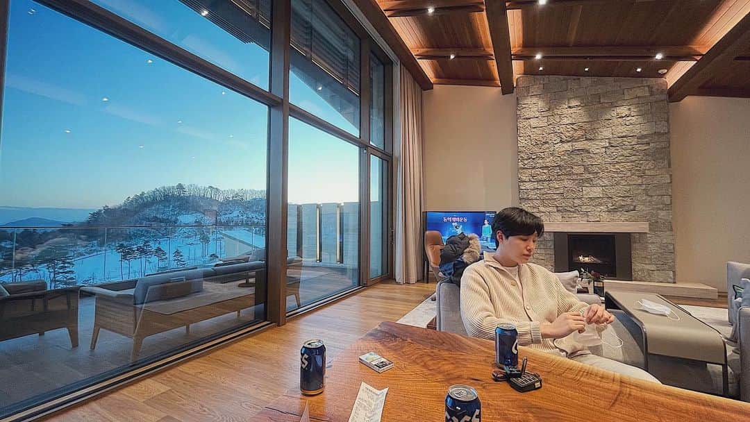 イェジュン のインスタグラム：「❄️🍺」