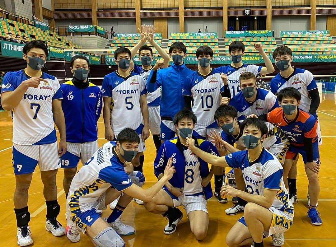 富田将馬のインスタグラム：「8勝目🙌🏻 この1ヶ月半試合ができず苦しい状況が続いてましたが、試合ができるありがたみを感じています😌 ご心配おかけしましたが、元気な姿を見せることができたと思います！！ この先もどうなるか分からないですが、一戦一戦大切に戦っていいくので、引き続き東レアローズの応援よろしくお願いします🙌🏻  #東レアローズ」