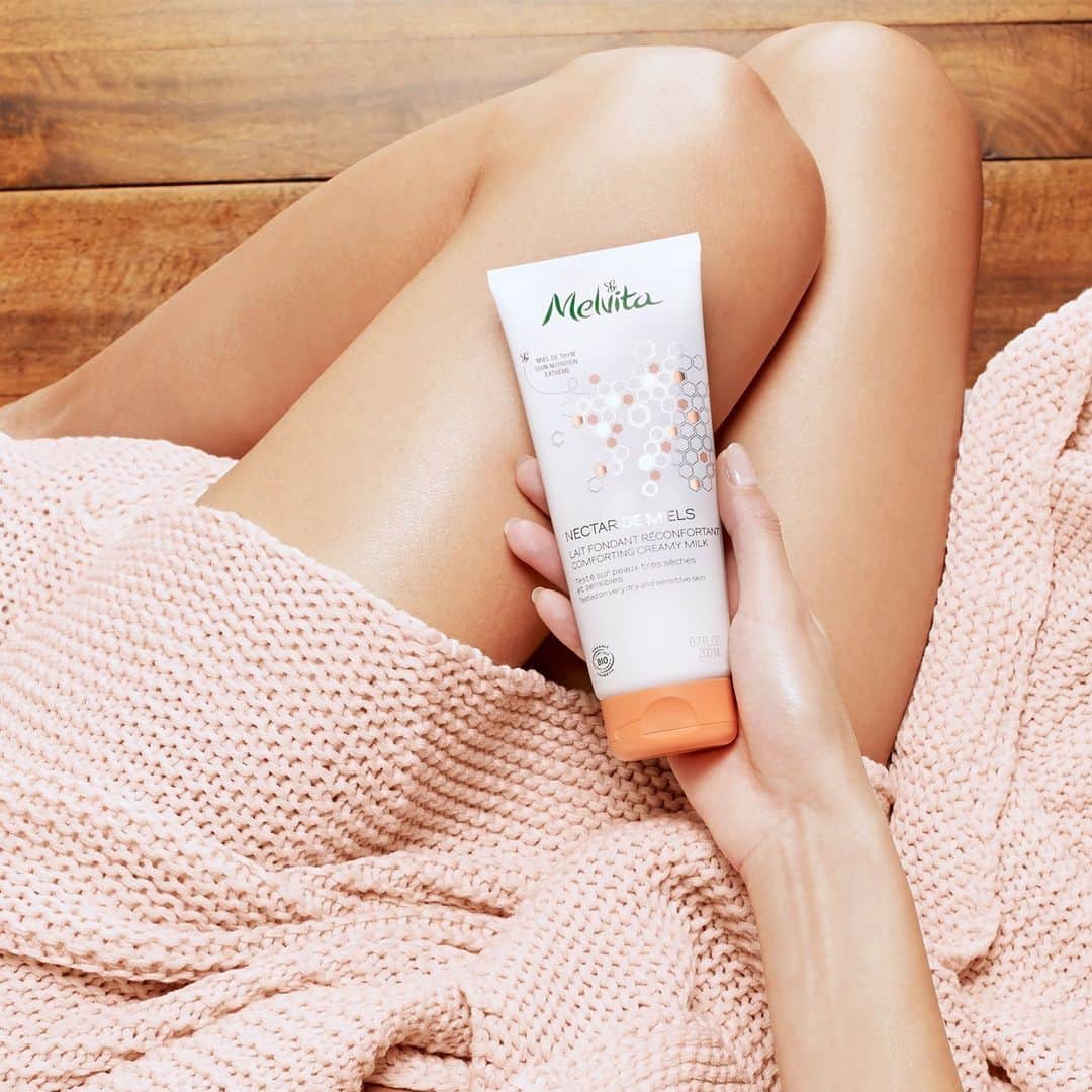 Melvita Officialのインスタグラム：「Votre peau est desséchée par le froid ? ❄  Notre Lait Fondant Réconfortant Nectar de Miels enrichi en miel de thym bio 🍯 répare et nourrit les peaux sèches à très sèches.  Son + : sa texture fondante qui nourrit et soulage immédiatement 💛  #Melvita #NectarDeMiels #LaitFondantReconfortant #miel #cleanbeauty #cocooning #dryskincare #beautebio #thym  #peausensible」