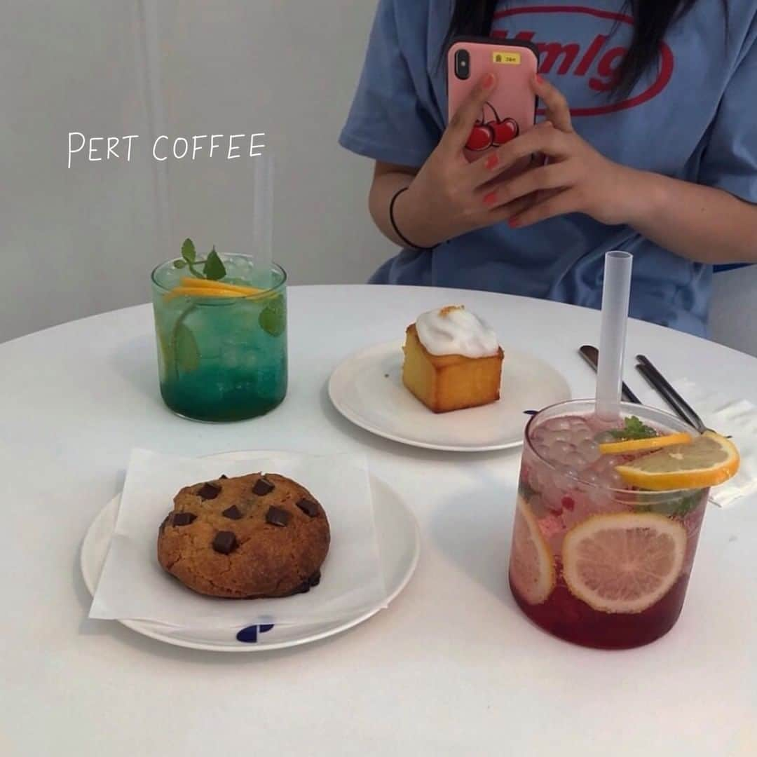 ハルハルさんのインスタグラム写真 - (ハルハルInstagram)「渡韓したら行きたい☕️延南洞カフェ7選  あんにょん！ ハルハル編集部のみみちゃんですꪔ̤̮ ♡  今回ご紹介するカフェはこちら☕️🍰  𓐄 𓐄 𓐄 𓐄 𓐄 𓐄 𓐄 𓐄 𓐄 𓐄 𓐄 𓐄 𓐄 𓐄 𓐄 𓐄 𓐄 𓐄 𓐄 𓐄 𓐄 𓐄 𓐄  📍PERT COFFEE（ @pert_coffee ） 📍of my butter（ @ofmybutter ） 📍연남다방（ @yeonnamdabang ） 📍작당모의（ @zakdangmoi ） 📍ance coffeeclub（ @ance.coffeeclub ） 📍BEFORE BLOOMING TEA（ @before.blooming ） 📍보통공간（ @bakeshop.botong ）  𓐄 𓐄 𓐄 𓐄 𓐄 𓐄 𓐄 𓐄 𓐄 𓐄 𓐄 𓐄 𓐄 𓐄 𓐄 𓐄 𓐄 𓐄 𓐄 𓐄 𓐄 𓐄 𓐄  営業時間や住所などの諸情報は公式ページからご確認ください◎ はやく渡韓できるようになってカフェ巡りしたいな〜🥺🥺  タメになると思ったら保存を忘れないでね♡ コメントなども励みになるのでお待ちしています！  𓐄 𓐄 𓐄 𓐄 𓐄 𓐄 𓐄 𓐄 𓐄 𓐄 𓐄 𓐄 𓐄 𓐄 𓐄 𓐄 𓐄 𓐄 𓐄 𓐄 𓐄 𓐄 𓐄  今回の可愛いお写真は、 以下の方からお借りしています♡ ‌ Thanks for… ‌  @gnami____ さま @pinky_man　님 @momoko_daily　님 @_hee.nah_11　님 @ssovely_102　님 @cal_haruka　さま @i___am___shiho　さま  #ハルスタ や #ハルハル をタグ付けしていただくと、 ハルハルの記事やInstagramに投稿させていただくために ハルハルからご連絡させていただく場合がございます  #하루스타 #하루하루 를 태그하시면 하루하루의 기사와 인스타그램에서 사용할 경우가 있습니다. 사용하기 전에 하루하루로부터 연락을 드리겠습니다.  𓐄 𓐄 𓐄 𓐄 𓐄 𓐄 𓐄 𓐄 𓐄 𓐄 𓐄 𓐄 𓐄 𓐄 𓐄 𓐄 𓐄 𓐄 𓐄 𓐄 𓐄 𓐄 𓐄  #韓国情報 #韓国カフェ #韓国カフェ巡り #韓国カフェ情報 #ソウルカフェ #ソウルカフェ情報 #ソウルカフェ巡り #韓国好きな人と繋がりたい #韓国好き #渡韓 #延南洞カフェ #延南洞グルメ #延南洞 #퍼트커피 #오브마이버터 #연남다방 #작당모의 #보통공간 #비포블루밍 #연남동카페 #앤스커피클럽」1月17日 17時00分 - haruharu_furyu