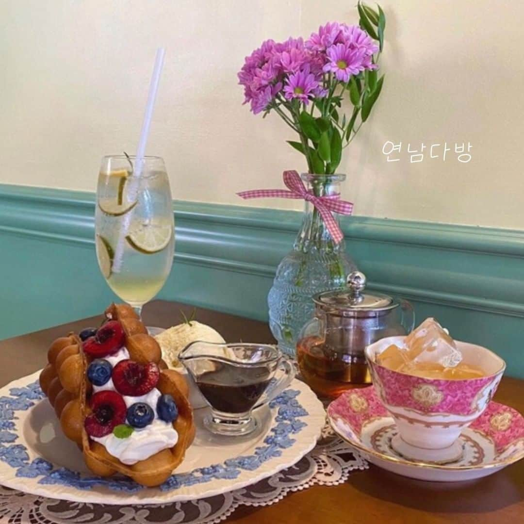 ハルハルさんのインスタグラム写真 - (ハルハルInstagram)「渡韓したら行きたい☕️延南洞カフェ7選  あんにょん！ ハルハル編集部のみみちゃんですꪔ̤̮ ♡  今回ご紹介するカフェはこちら☕️🍰  𓐄 𓐄 𓐄 𓐄 𓐄 𓐄 𓐄 𓐄 𓐄 𓐄 𓐄 𓐄 𓐄 𓐄 𓐄 𓐄 𓐄 𓐄 𓐄 𓐄 𓐄 𓐄 𓐄  📍PERT COFFEE（ @pert_coffee ） 📍of my butter（ @ofmybutter ） 📍연남다방（ @yeonnamdabang ） 📍작당모의（ @zakdangmoi ） 📍ance coffeeclub（ @ance.coffeeclub ） 📍BEFORE BLOOMING TEA（ @before.blooming ） 📍보통공간（ @bakeshop.botong ）  𓐄 𓐄 𓐄 𓐄 𓐄 𓐄 𓐄 𓐄 𓐄 𓐄 𓐄 𓐄 𓐄 𓐄 𓐄 𓐄 𓐄 𓐄 𓐄 𓐄 𓐄 𓐄 𓐄  営業時間や住所などの諸情報は公式ページからご確認ください◎ はやく渡韓できるようになってカフェ巡りしたいな〜🥺🥺  タメになると思ったら保存を忘れないでね♡ コメントなども励みになるのでお待ちしています！  𓐄 𓐄 𓐄 𓐄 𓐄 𓐄 𓐄 𓐄 𓐄 𓐄 𓐄 𓐄 𓐄 𓐄 𓐄 𓐄 𓐄 𓐄 𓐄 𓐄 𓐄 𓐄 𓐄  今回の可愛いお写真は、 以下の方からお借りしています♡ ‌ Thanks for… ‌  @gnami____ さま @pinky_man　님 @momoko_daily　님 @_hee.nah_11　님 @ssovely_102　님 @cal_haruka　さま @i___am___shiho　さま  #ハルスタ や #ハルハル をタグ付けしていただくと、 ハルハルの記事やInstagramに投稿させていただくために ハルハルからご連絡させていただく場合がございます  #하루스타 #하루하루 를 태그하시면 하루하루의 기사와 인스타그램에서 사용할 경우가 있습니다. 사용하기 전에 하루하루로부터 연락을 드리겠습니다.  𓐄 𓐄 𓐄 𓐄 𓐄 𓐄 𓐄 𓐄 𓐄 𓐄 𓐄 𓐄 𓐄 𓐄 𓐄 𓐄 𓐄 𓐄 𓐄 𓐄 𓐄 𓐄 𓐄  #韓国情報 #韓国カフェ #韓国カフェ巡り #韓国カフェ情報 #ソウルカフェ #ソウルカフェ情報 #ソウルカフェ巡り #韓国好きな人と繋がりたい #韓国好き #渡韓 #延南洞カフェ #延南洞グルメ #延南洞 #퍼트커피 #오브마이버터 #연남다방 #작당모의 #보통공간 #비포블루밍 #연남동카페 #앤스커피클럽」1月17日 17時00分 - haruharu_furyu