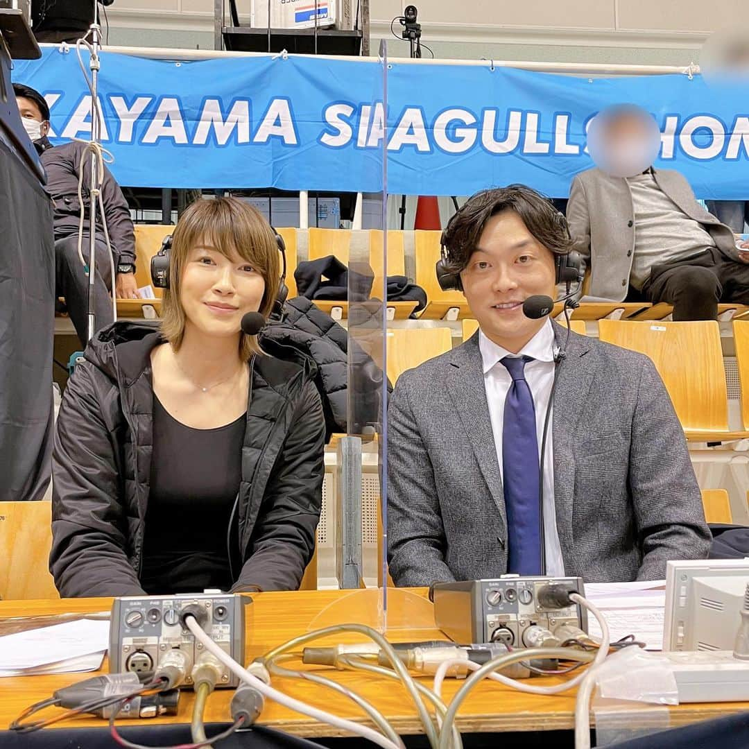 狩野舞子さんのインスタグラム写真 - (狩野舞子Instagram)「・ GAORASPORTSにて Vリーグ岡山大会🍑 岡山シーガルズ×PFUブルーキャッツ の解説をさせていただきました🏐✨ ・ 金山アナウンサー、ありがとうございました😊 ・ それぞれが愛してやまない Mr.Childrenの『M』とB’zの『Z』…になっていませんね残念🤪笑 ・ #GAORA #GAORASPORTS #バレーボール #Vリーグ #金山泉 アナウンサー #狩野舞子」1月17日 17時06分 - kanochan715