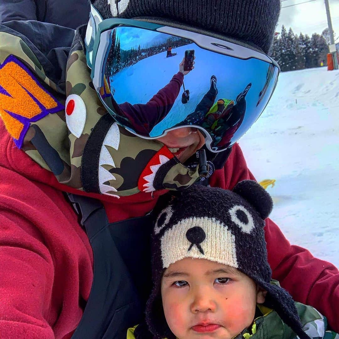 竹内択のインスタグラム：「Shark eats bear🧸🦈💥 #sharkhoodie #abathingape #oakley #ttselections #mysons #dan #toki #ski #noskinolife #skijumping #skijumpingfamily #チームタク #スキージャンプ #teamtaku #チムタク #skijumping #skijumpingfamily #nagano #長野 #takutakeuchi #竹内択」