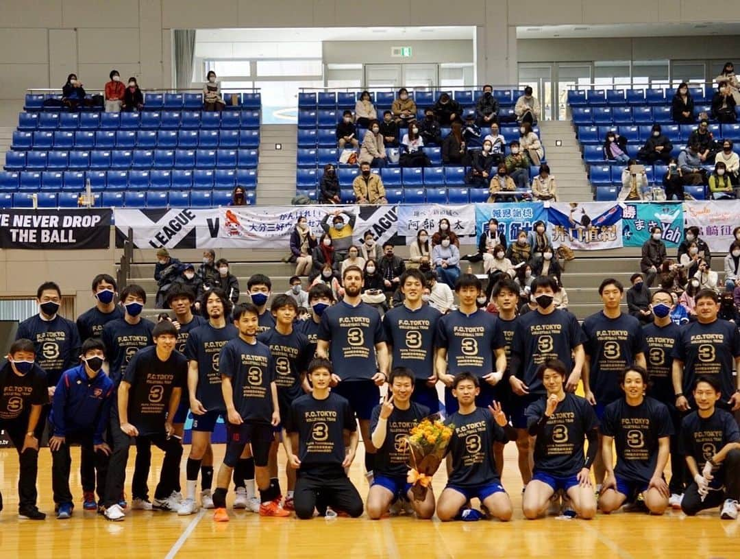 平田亮介さんのインスタグラム写真 - (平田亮介Instagram)「年明け初のリーグ戦2連勝する事が出来ました👏👏 応援ありがとうございました😊  そしてたちさんVリーグ通算230試合出場達成おめでとうございます🎉㊗️  #Vリーグ #橘裕也 #230試合出場  #tachisan230  凄すぎ。。🥺👏」1月17日 17時19分 - ryosukehirata