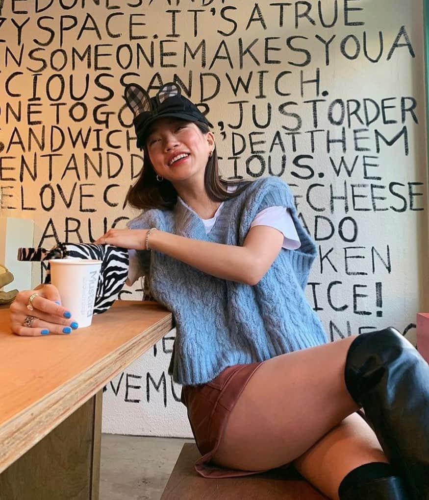 バーンストックスピアーズのインスタグラム：「Bunny Cap and boots. Thank you for the picture @mulbada Sending best wishes x」