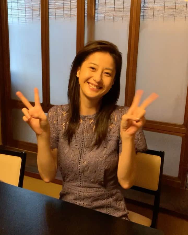 「年の差婚」ドラマイズム【公式】のインスタグラム：「. ／ ドラマ #年の差婚 💗 ５話まであと2日✌️✌️ ＼  素敵すぎる元嫁の美雪(#松本若菜 )も 登場しますよ〜🥰🥰♡ﾌﾌﾌ  そして、火曜深夜放送の５話では、 理音(#小野寺晃良 )が初登場して... 色々ドキドキな展開にー⁉️😳😳💘  ４話の #おかわり年の差婚 も是非😚🌹 https://tver.jp/corner/f0065350  1〜４話は #TELASA で 独占配信中🐢♡ https://www.telasa.jp/series/11167  #葵わかな #竹財輝之助 #松本若菜 #小野寺晃良 #吉野北人 #河井青葉 #徳井優 #吹越満 #ショーンキュン #晴海キュン #ほっこりキュン #おかわりショーン」