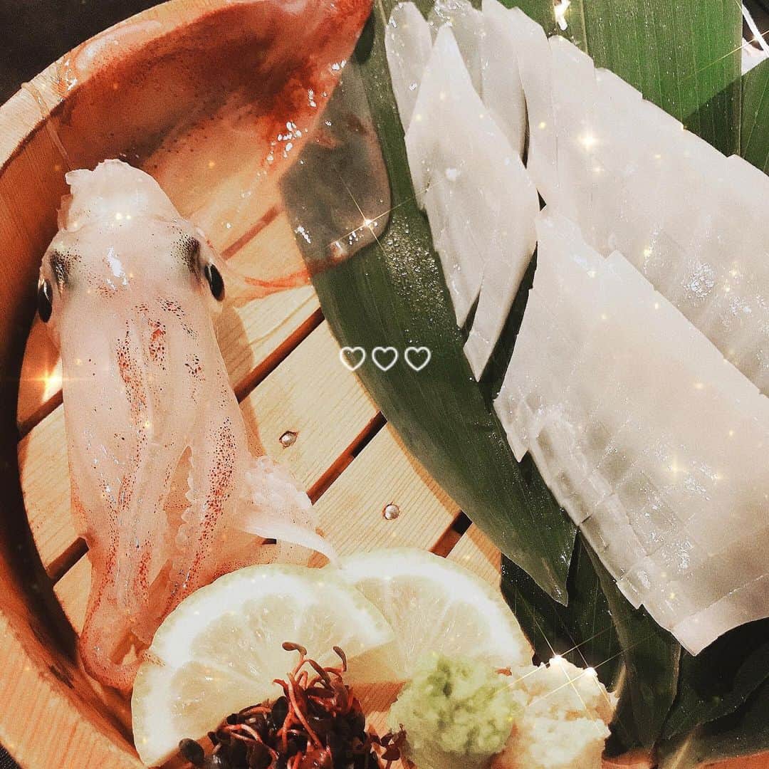 九州うまか　梅田店のインスタグラム：「九州うまかのイチオシ！泳ぎイカ🦑 無くなり次第終了となります  #TikTok #居酒屋 #個室 #喫煙可 #ディナー #梅田 #大阪 #グルメ #デート #接待 #打ち上げ #宴会 #コロナに負けるな  #fff #lfl #九州 #美味い #ご当地グルメ」