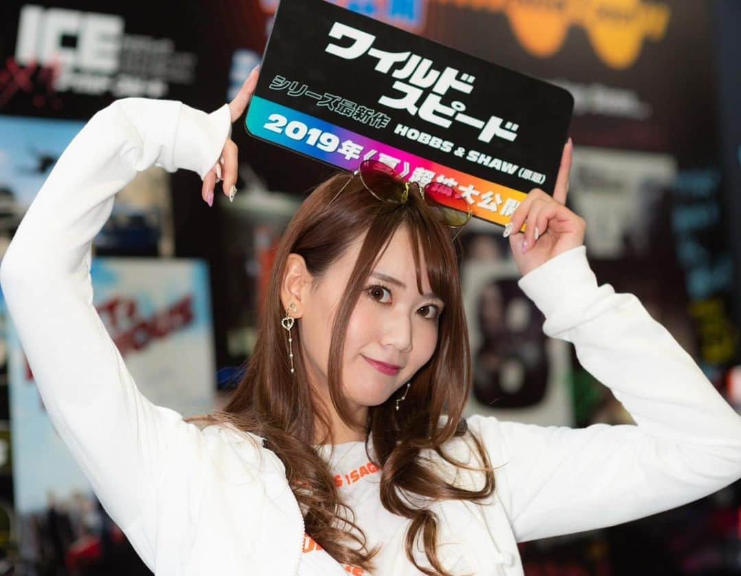 のインスタグラム：「ワイスピガール投稿も日曜日だからラスト！ ネイルが派手でなんか頑張ってて私かわいいな。← ギャルの道に進むことはなかったけど、パリピを装うことのできる衣装を沢山着せてもらえたのは良い思い出です😌❤️  #東京オートサロン #東京オートサロン2019 #レースクイーン #イベントコンパニオン #コスチューム #レースクイーン  #安藤まい#福岡モデル#へそだし#ワイスピ#ワイスピガール#ワイルドスピード #オートサロンコンパニオン #RQ #racequeen #japanesegirl  #tas2019#TAS#tokyoautosalon #autosalon #fastandfurious」