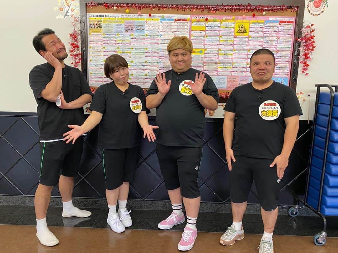池田真一のインスタグラム：「本日でよしもと漫才劇場オープニングアクトモノマネ芸人卒業させて頂きました！  モノマネ芸人も漫才劇場オープンから約6年間やらせて頂きました！  モノマネ芸人も新メンバーを入れて続きますので楽しみにしといてください！  来週はサッカー芸人卒業します！ よろしくお願いします！」