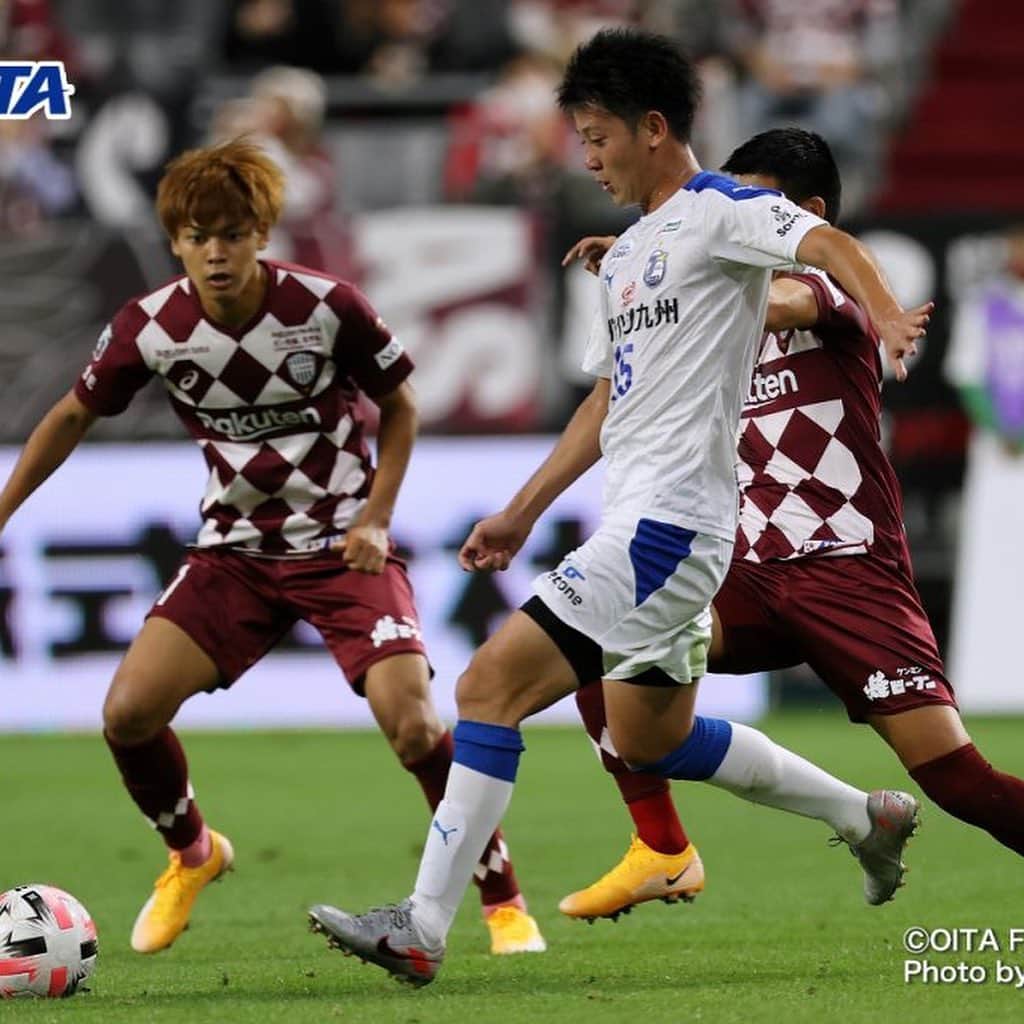 のインスタグラム：「本日新体制発表がありました！ 今年も15番です😎  サッカーができる事への感謝の気持ちを忘れず全力でプレーします！ 応援よろしくお願い致します🙇‍♂️  #大分トリニータ #一致団結 #伊佐くんかっけぇ」