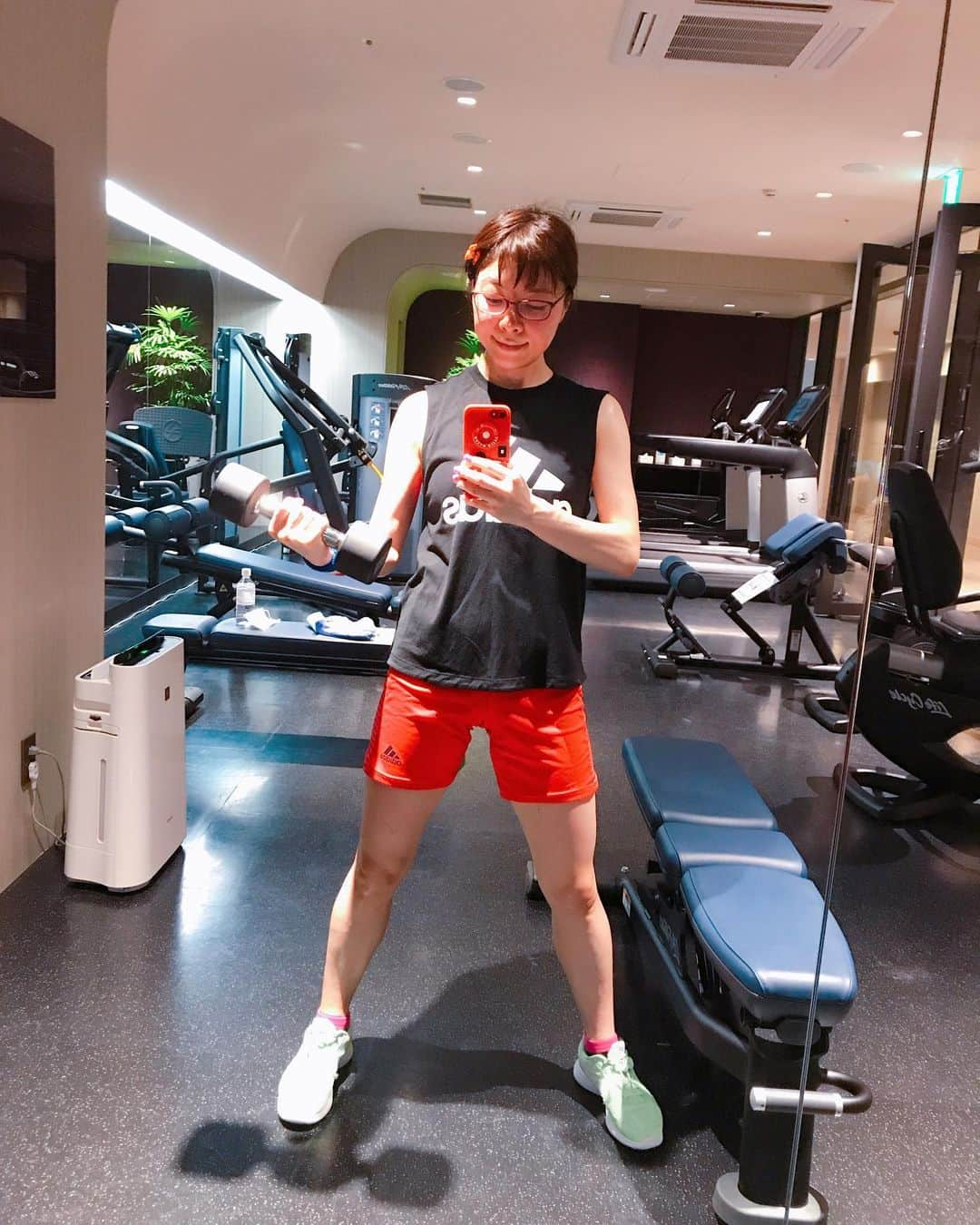 DJ MIYAさんのインスタグラム写真 - (DJ MIYAInstagram)「やっほぉ💗今日の午後はTrainingみっちりやりましたー。 那覇の滞在先の、Hotel Collective Naha のGYMで、Running 5kmと、筋トレ💖  昨日は、人が結構いらしたのでジムでトレーニングはしなかったのですが、 午後の時間、少なくてほとんどいないし快適でした(o^^o)   Today's Running samary 5km 27:26分钟 and Situps and Chestpress and more.  .  肉体を強化しています❤️筋肉、身体のバランスを整えてメンタルも鍛えよう！！！！（╹◡╹）❤️ . . . 楽しかった💗💓❤️ . 今日のwear→ @adidastokyo   . #ランニング大好き  #running #有酸素トレーニング #有酸素 #走るの好き #健康  #フィットネス女子 #ランニング好き  #スポーツ #筋肉女子 #筋トレ女子 #トレーニング #ワークアウト #workout #ワークアウト女子 #フィットネス  #走りましたグラム  #ランニング #スポーツウェア #ヨガレギンス  #フィットネスウェア #トレーニングウェア #ビュースタグラマー #今日のコーデ #インスタグラマー  #腹筋女子  #美容 #日本体育大学 #日体大 #すっぴん」1月17日 17時49分 - dj_miya