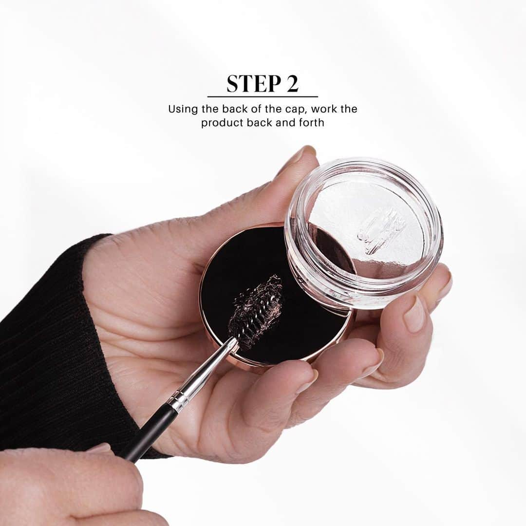 Anastasia Beverly Hillsさんのインスタグラム写真 - (Anastasia Beverly HillsInstagram)「How to use Brow Freeze! 🥶 It just takes a spoolie, the back of the lid or your hand, and a few minutes. Swipe ⬅️ to see a step-by-step!🥶🥶🥶⁣ ⁣ #anastasiabeverlyhills #anastasiabrows #ABHIcedOut」1月17日 8時59分 - anastasiabeverlyhills