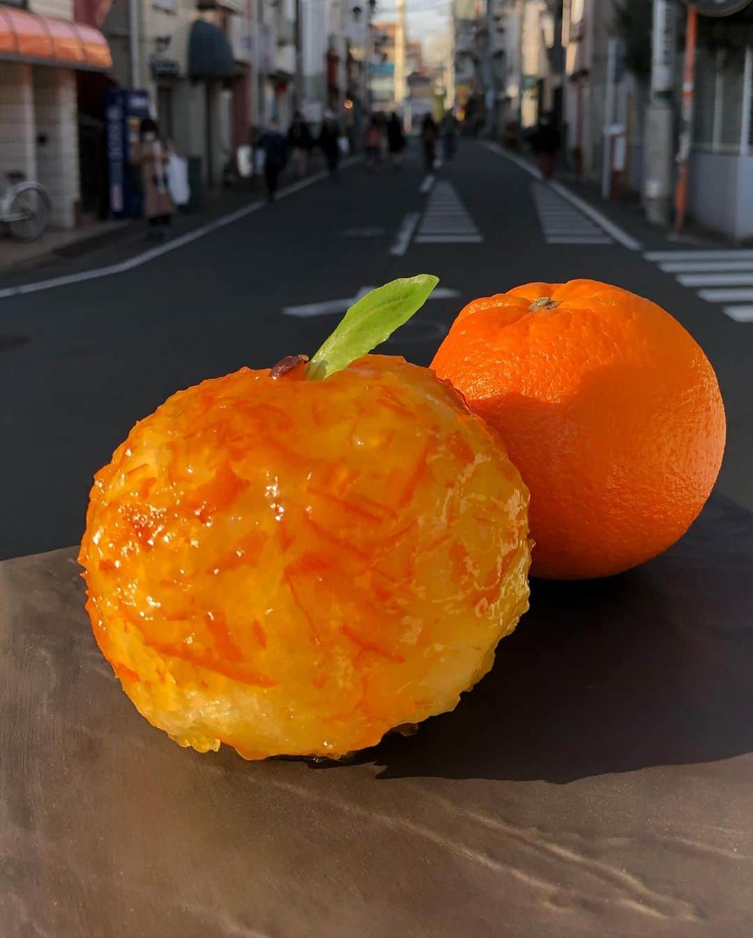 Coffee & Toast Tokyoさんのインスタグラム写真 - (Coffee & Toast TokyoInstagram)「みかんぱん！ 🍊🍊🍊🍊🍊  おいしいパンとおいしいジャムで、 シンプルに味わいたくて、 今日は、"みかん"ぱん。  ジャムを塗った後、 ちょっと寝かせて、パンと一体感を高めたので、爽やかなケーキのような味わいでした😋😋😋  #トースト  #トーストアレンジ #食パンアレンジ  #食パン  #世田谷カフェ  #東京パン屋  #パンスタグラム  #吐司  #paingrillé  #torrada #toast  #toasttuesday  #tostadas  #東京カフェ  #三軒茶屋カフェ #カフェ  #photooftheday  #三軒茶屋  #food #satsuma  #orenge  #marmalade  #marmaladecake  #マーマレード  #ジャムパンマン  #みかん  #ジャム  #ジャムパン」1月17日 9時21分 - coffeetoast2