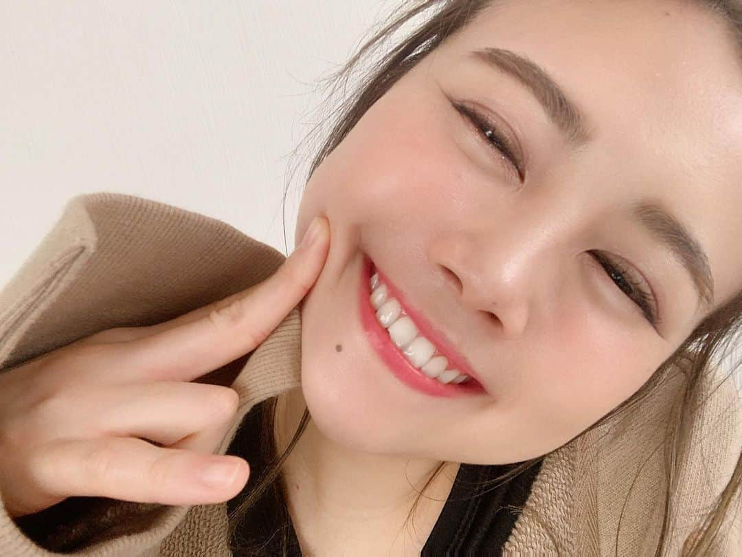 森詩織さんのインスタグラム写真 - (森詩織Instagram)「おはよ💛 ひさびさに歯を出して自撮り。 好きだろ？この顔🥸」1月17日 9時32分 - mori_shiori