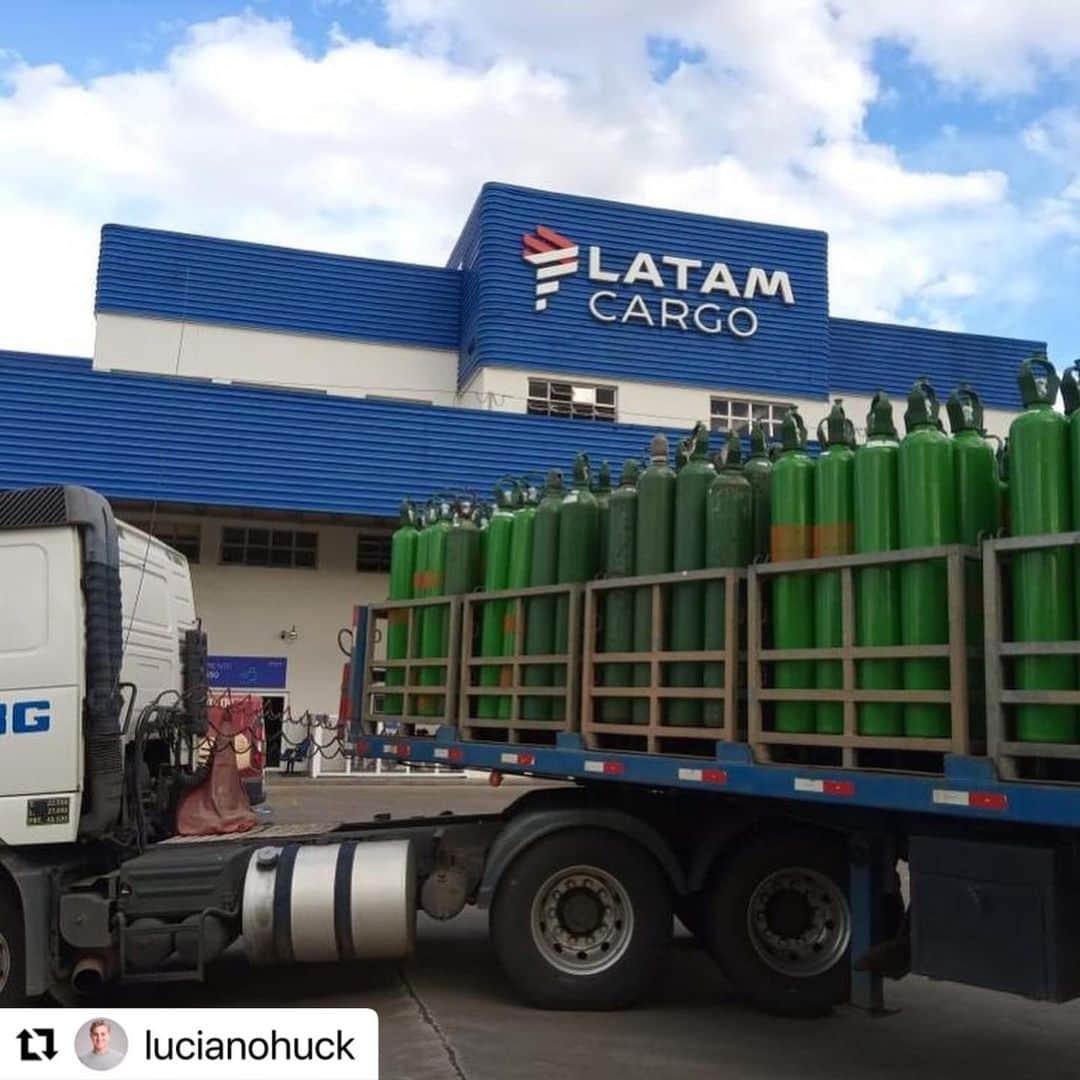 アンジェリカさんのインスタグラム写真 - (アンジェリカInstagram)「👏👏👏👏E isso ai , juntos somos fortes#Repost @lucianohuck  Conselho ajuda, exemplo arrasta. Nossos primeiros 50 cilindros de oxigênio embarcando para Manaus. Obrigado a nossa mega força tarefa do bem: @uniaobrorg @paulogustavo31 @marcellambcoelho @guimelles @latamairlines @voegoloficial @marceloramospl @tomas.pettimartins & IBG - Industria Brasileira de Gases.  O Brasil mais uma vez mostrando a sua força solidaria. #sosamazonas」1月17日 9時40分 - angelicaksy