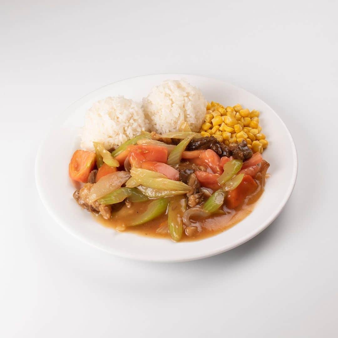 Zippy's Restaurantsのインスタグラム：「What you know about Beef Tomato and Sunday Manoa, young boy? Let Uncle Zippy’s show you how.」