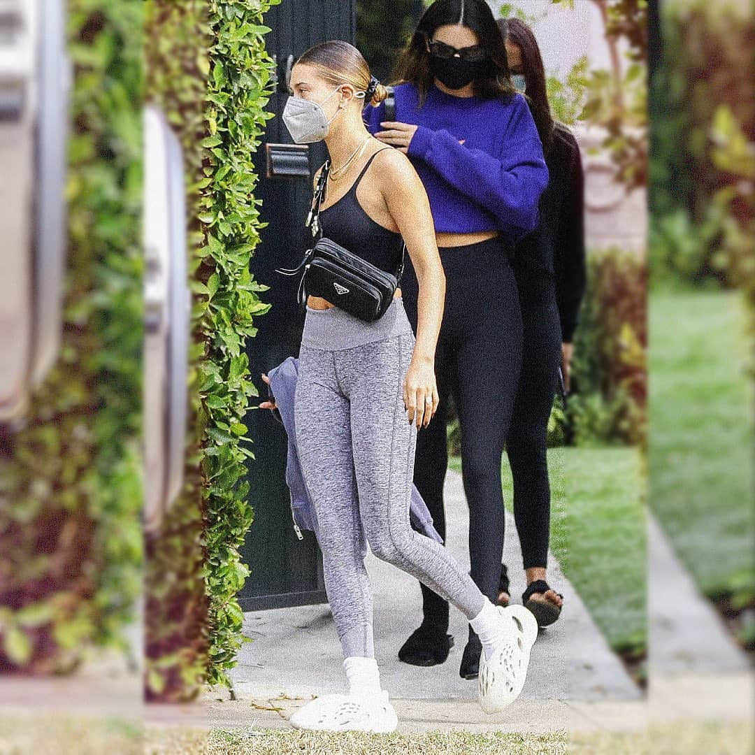 shoes ????のインスタグラム：「@haileybieber rocking the Yeezy Foam Runners this week in LA. Have these grown on you guys yet?👇🤷‍♂️  #yeezy #yeezyfoamrunner #haileybaldwin #haileybieber #streetwear #sneakernews #sneakers #nicekicks #kicksonfire #hypebeast #highsnobiety #complexsneakers #vogue」