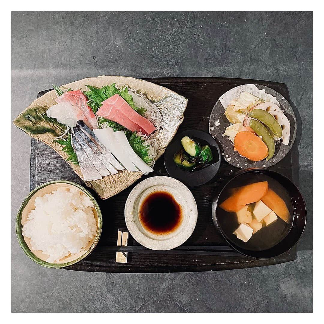 柏木作夢さんのインスタグラム写真 - (柏木作夢Instagram)「昨日の🐟🐟🐟 ・・・ #nagimeshi #lastnight #dinner #foodporn #sashimi #fish #fresh #japanesefood #misosoup #刺身 #魚 #おうちごはん #〆鯖 #鮪 #烏賊 #鰤」1月17日 10時25分 - samukashiwagi