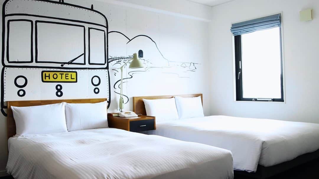 8hotelのインスタグラム：「8HOTEL FUJISAWA 新デイユースプランのご紹介 . 8HOTEL湘南藤沢にはご宿泊だけでなく、リーズナブルなお時間をお過ごししていただけるよう、通常のデイユースプラン以外にも少し特別なデイユースプランを販売しております！ . ① 最大17時間ご利用ができる『フリータイムプラン』 朝7時からチェックイン可能で、日帰り旅行や、ゆっくりお過ごしたい方々におすすめです！ ホテル内 @8lounge や @fujisawatable でお食事・ルームサービスを利用したり、卓球をしたり、貸出のDVDプレイヤーで映画を見たり！ 出かけなくても様々なアクティビティでプチバカンスが楽しめる最高のプランでございます！ . ② 最大17時間利用！ 最上階海側の広いお部屋を満喫できる『最上階海側ツインルームフリータイムプラン』 1日1室限定販売で、とても安くなっておりますので、お見逃しなく！ 広いお部屋で女子会などにもオススメです！ 普段最上階のお部屋、気になったけどお値段で迷っていた方々にも！ . 他にも3時間、5時間、8時間のプラン テレワークプランがございます！ 詳しくは 8HOTEL 湘南藤沢までお問い合わせ下さい！ @shonanlabel」