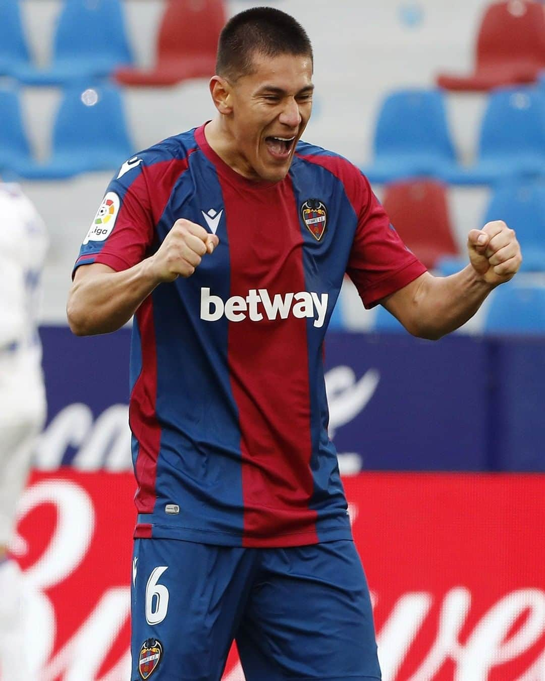 LFPさんのインスタグラム写真 - (LFPInstagram)「GOAL FEELING! 🔴🔵 🇨🇷  ¡La EMOCIÓN del GOL! ⚽️🌟  #ÓscarDuarte #Levante #LaLiga #LaLigaSantander #Football #HayQueVivirla #YouHaveToLiveIt」1月17日 10時31分 - laliga