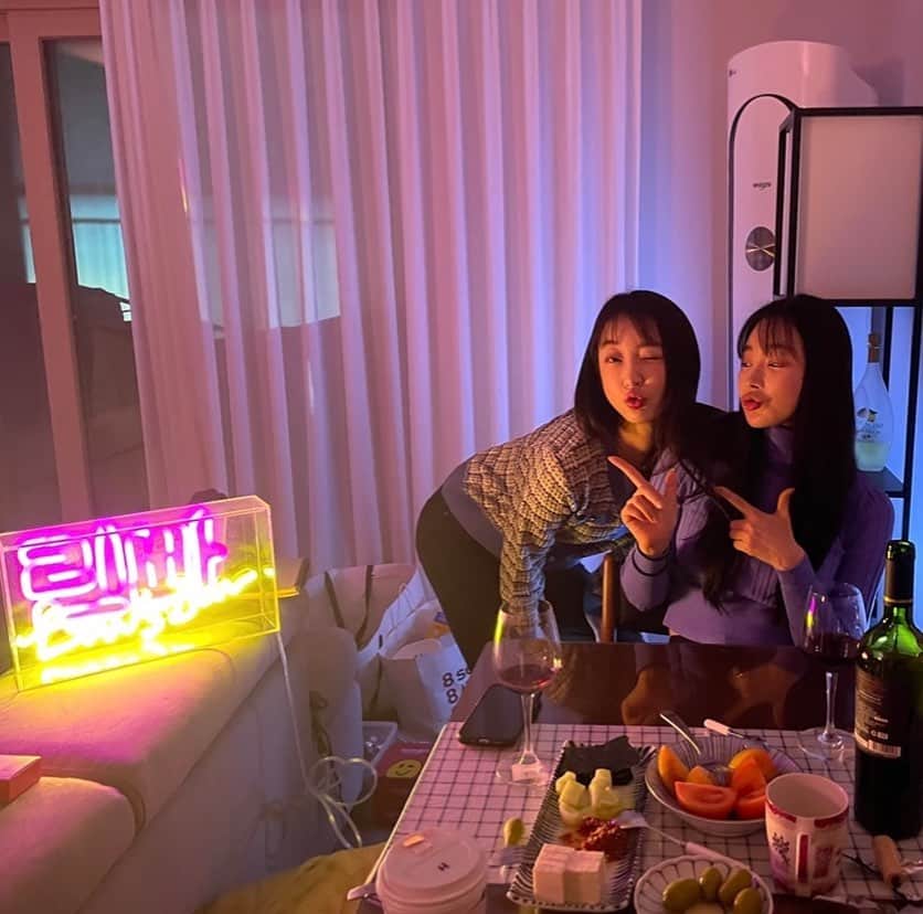 ヘリンのインスタグラム：「좋은사람 좋은시간 🐷는 덤이야 헿 @yeonpilates @realsei」