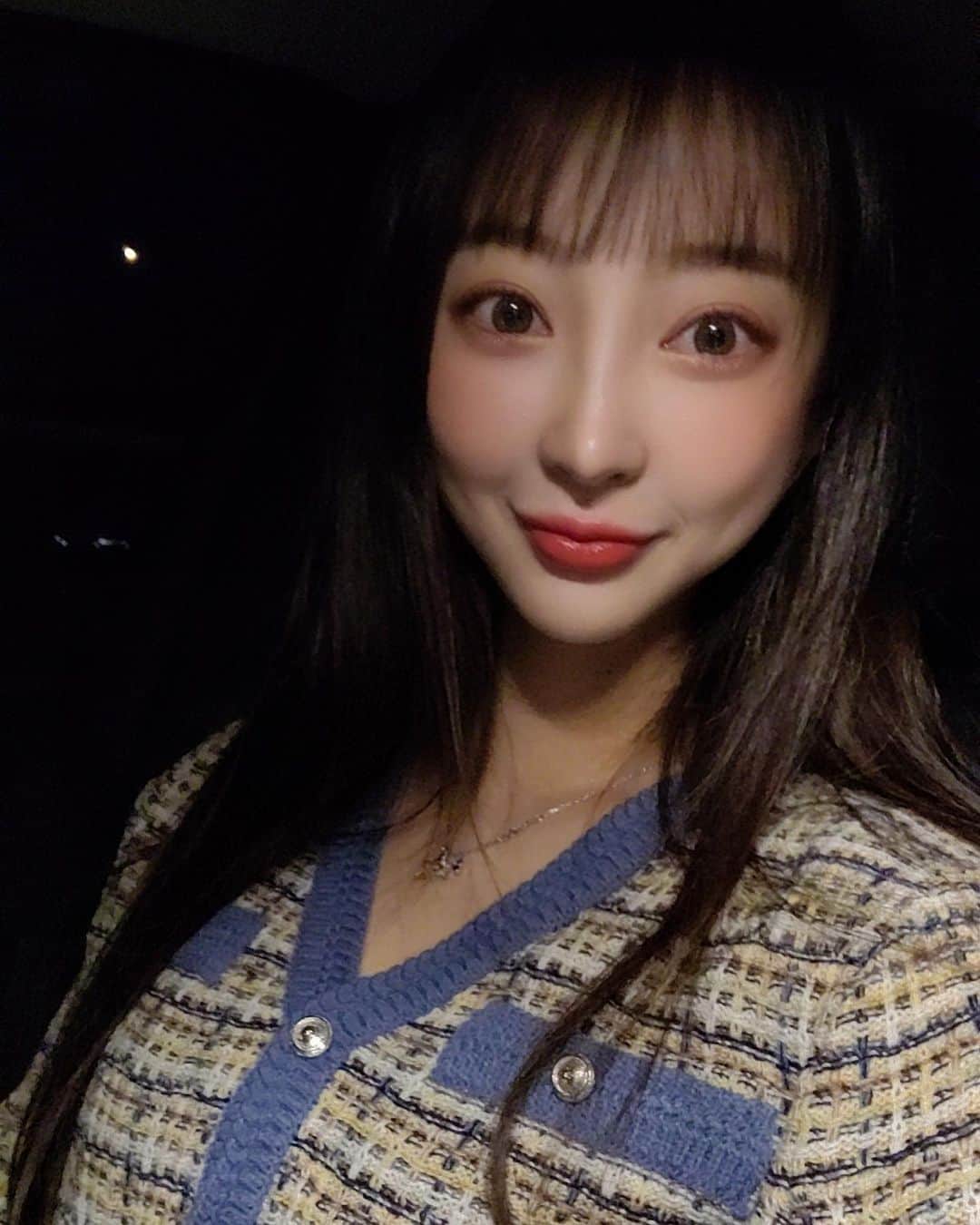 ヘリンのインスタグラム：「#앞머리생성 기념 #메이크업 💄 이러다 또 기르겠지만 ..하핫 @aereeeeeeee 목소리여기까지 들린다..」
