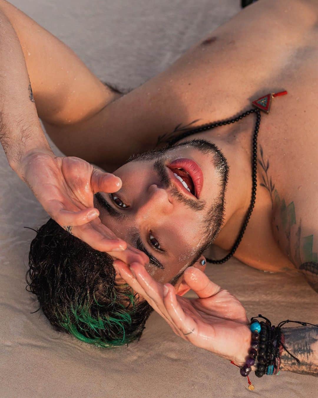 Sebastián Villalobosのインスタグラム：「y pues mañana seré un añito más viejito.」