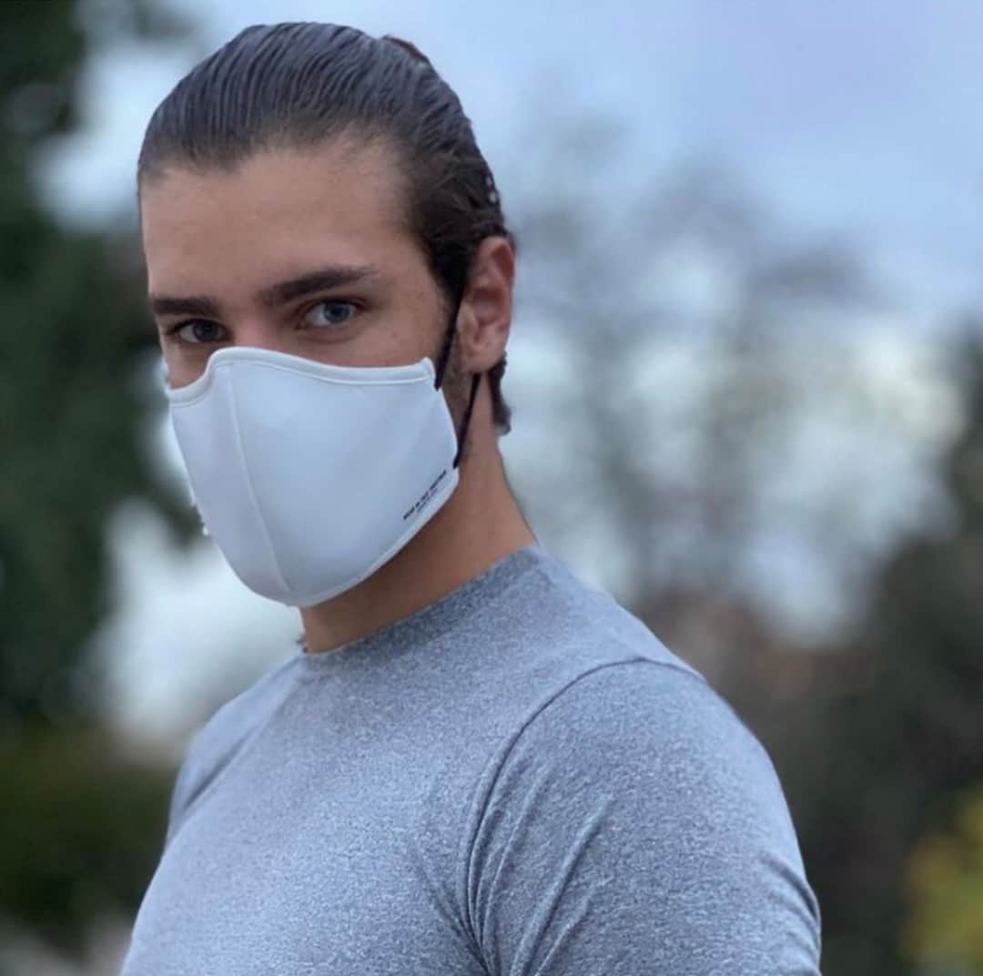 ケネスコールのインスタグラム：「@lucas_loyola takes out a premium insurance policy, aka The Perfect Mask. Its antimicrobial multilayered filtration system and temperature control go a long way to help protect you. #StaySafe #WearAFuckingMask #ProtectOthers  When you shop at KennethCole.com, we’ll donate to THE MENTAL HEALTH COALITION – a life-changing movement working to destigmatize all mental health conditions. Info link in bio.」