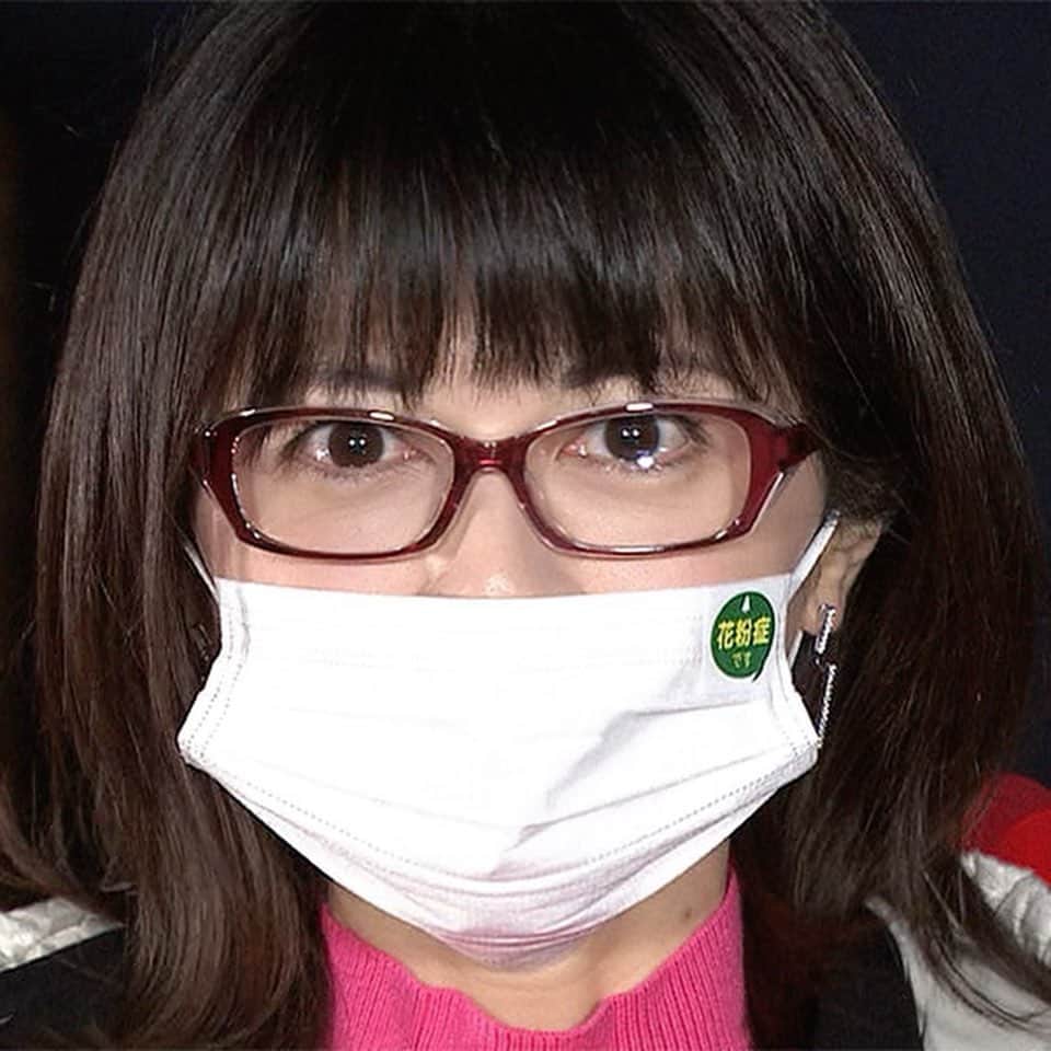 太田景子さんのインスタグラム写真 - (太田景子Instagram)「今朝もサンデーLIVEをご覧頂きありがとうございました😊  東京は年始から微量ながら花粉が飛び始めました。早ければ今月末にも本格飛散するかもしれません🤧  飛沫を飛ばさないためにマスクは必須、目を擦ってウイルスを取り込まないために花粉ガードメガネも良いですよ😀  今年は新型ウイルスの感染も止まらない中、「花粉症です」アピールが新たなマナーになりそうです。  私は桜色のニットで、そしてゴーちゃんも桜をまとって受験生の皆さんを応援しています🌸🌸🌸」1月17日 11時11分 - keiko_ota1121