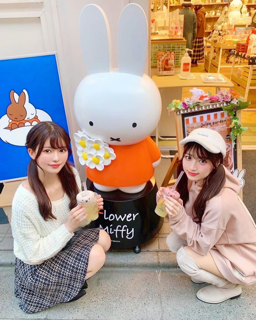 小越しほみさんのインスタグラム写真 - (小越しほみInstagram)「Flower Miffy💒 ・ レモネードにミッフィードーナツ おいしいしかわいい🐰💞 ・ この日の @stellaviana_official のパーカー ピンクっぽいベージュの絶妙な色で 着てるととても好評なの🥰 ・ ・ ・ 画像フォルダ漁ったら アップしてないカフェとかまだちょこちょこあるので また小出しにしてゆくね☕💭 ・ 飲食店さんは特に大変な時だから 応援の意味も込めて🥺🙏🏻 ・ ・ ・ ・ ・ #stellaviana #フラワーミッフィー浅草 #フラワーミッフィー #浅草グルメ #浅草食べ歩き #浅草 #浅草デート #ミッフィー #flowermiffy #レモネード #パーカー女子 #パーカーコーデ #キャップ女子 #キャップコーデ #ボアキャップ #ニーハイブーツ #ツインテール #絶対領域」1月17日 11時15分 - shihomi1129