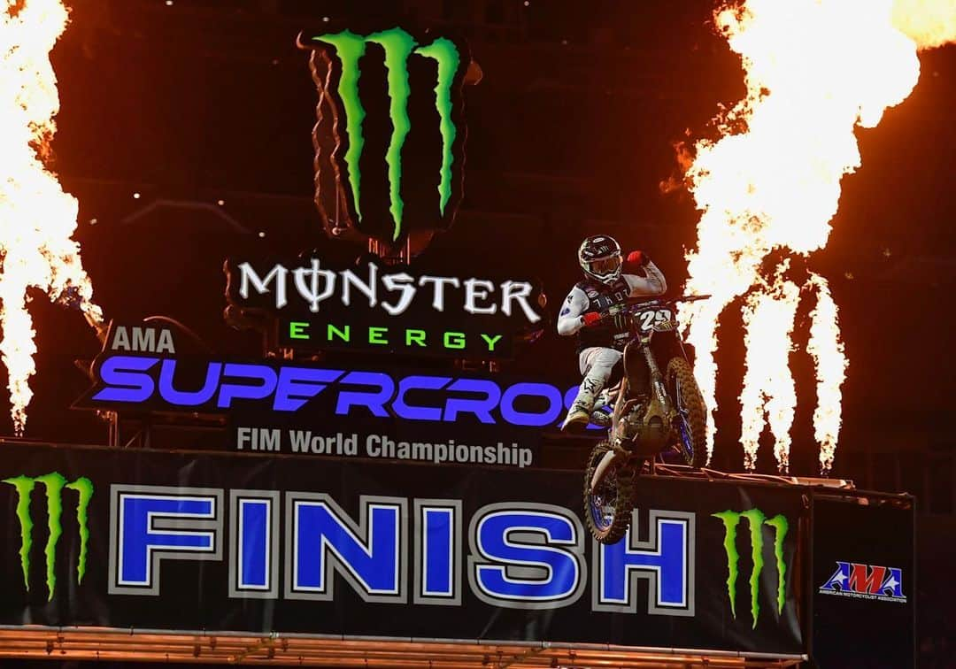 モンスターエナジーさんのインスタグラム写真 - (モンスターエナジーInstagram)「@ChristianCraig WINS the 250SX Main Event in his @StarRacingYamaha debut!! 😤🏆 #SX2021   #SupercrossLIVE #Moto #Racing #DirtBike #Motorsport #MonsterEnergy」1月17日 11時23分 - monsterenergy