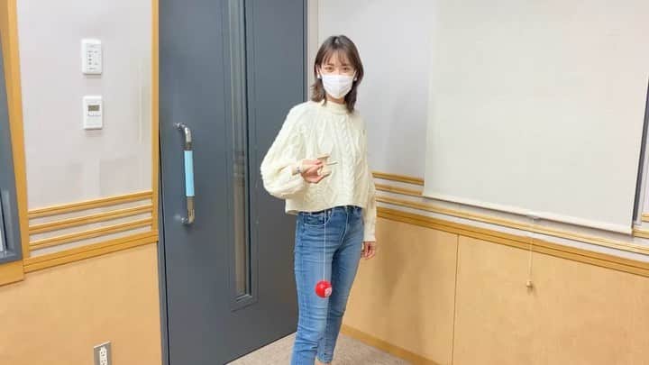 佐藤千晶のインスタグラム：「今週の木曜日は紅白歌合戦で『けん玉ギネス世界記録』を更新された三山ひろしさんが電話出演してくださいました☺️  久しぶりのけん玉！ 楽しかった（笑）  #走れ歌謡曲 #三山ひろし　さん #けん玉  #とめけんができない #走れ歌謡曲木曜日 #佐藤千晶 #ホーマックの歌を歌ったらまさかの公式さんから反応が笑 #ホームセンターホーマック #体に染み付いてます」
