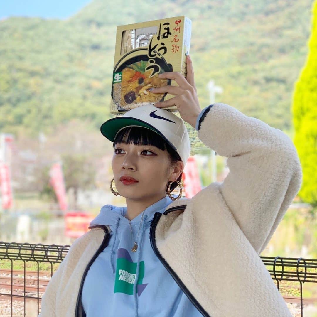 矢部ユウナのインスタグラム：「旅行VLOGを沢山撮りたい外に出たいそして一緒に撮影してくれる人が欲しい笑📸。カメラマン。。。とりあえず今は1人で出来る事をとりあえず頑張る。✊🏻」