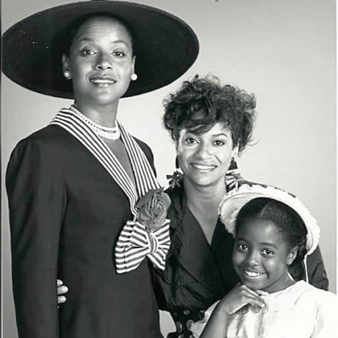 ケシア・ナイト・プリアムのインスタグラム：「Happy Birthday @therealdebbieallen !!!!!! ❤️🥰😘   Who can name this movie? It starred me & the amazing @phyliciarashad ... It was directed by the Birthday girl.」