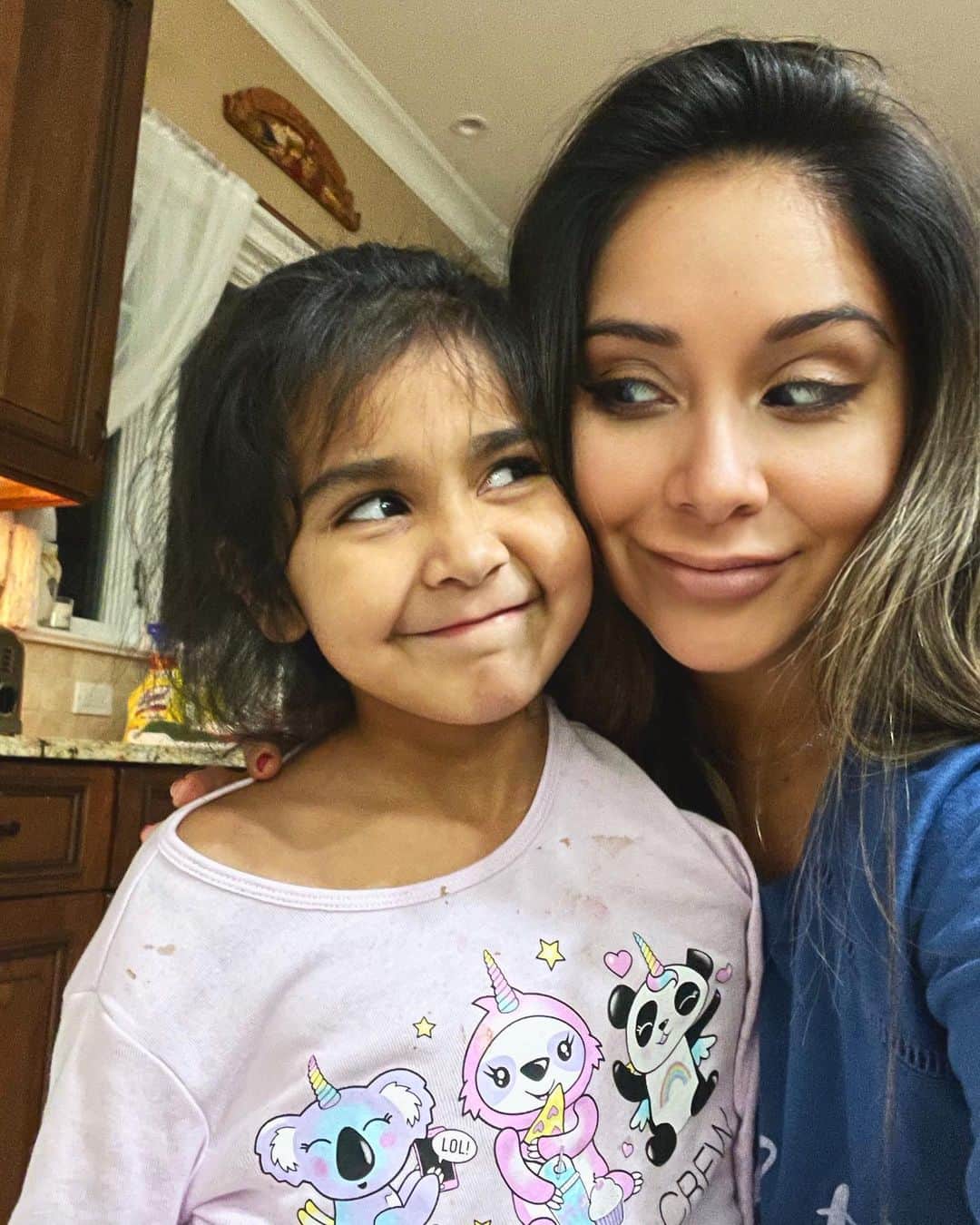 ニコール・ ポリッツィのインスタグラム：「My mini me / best friend / dear lord help me child 🙏🏽」