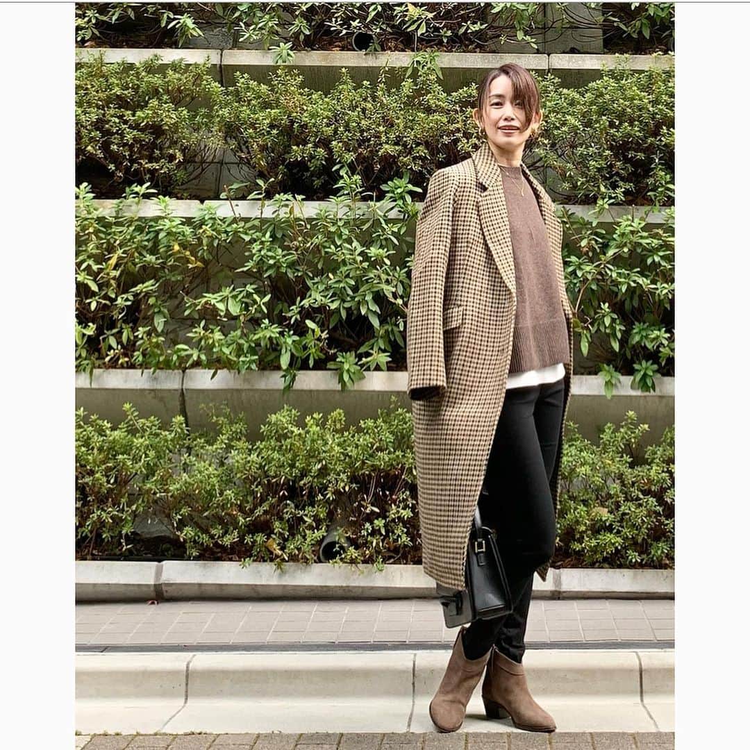 のインスタグラム：「* * 先日のお洋服 * BROWN×BLACK×WHITE * アウターのチェックの色で * #elendeek  #lephil #mariha #uniqlo #vasic #pellicosunny #アメブロ更新しました」