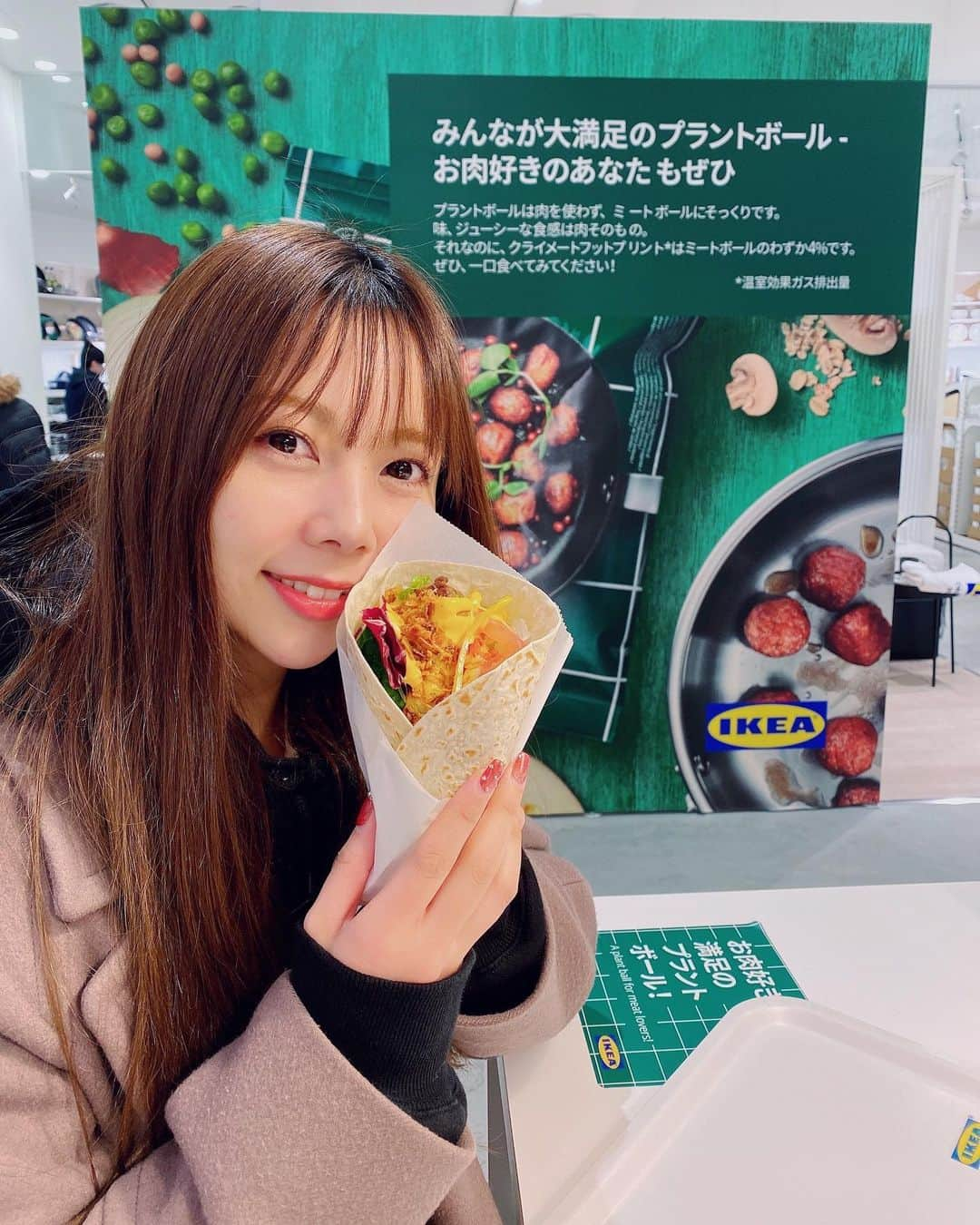 西村季里子さんのインスタグラム写真 - (西村季里子Instagram)「・  原宿のIKEAで🌯  ホットドッグがあるかと思ったら それはなかった残念😫💔  家のインテリアとか 変えたい欲求高めだから 何見てても楽しかった〜🌟  家にいる時間多くなったから、 あったかいお部屋にしたいなぁ☀️  #ikea#ikeahome#原宿#原宿IKEA #ホットドッグ#食べたかった #コーヒー#ミートボール#サメ #follow#followme」1月17日 11時50分 - kiriko_nishimura