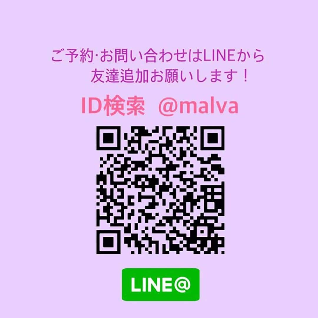 nailsalon malva（ネイルサロンマルヴァ）さんのインスタグラム写真 - (nailsalon malva（ネイルサロンマルヴァ）Instagram)「アロマワックスを使用した “眉ワックス”✨   とよもぎ蒸しのセットは¥5500‼️  この価格は2月末までの特別セット価格です⤴️  眉ワックス… 剃り後が気になる方 頻繁にお手入れするのが面倒な方に おすすめです🙌  細かな産毛などもなくなり 輪郭がしっかりすることで すっぴんも垢抜けた感じに✨  使用するワックスもこだわっていて…♡ 世界40ヶ国以上のスパやビューティーサロンで愛されている、オーストラリア生まれの脱毛ワックストップブランドを使用。  天然成分にこだわって作られていてあらゆる肌タイプ、毛質、部位を目的に効率よく施術できます。 敏感部分にも安心して使用可能です。  香りもとてもよく新感覚「アロマ脱毛」と言われています！     蒸し後にはハーブティーで さらに癒されてください🫖  スタッフの間でも カフェのハーブティーレベルの美味しさ♡と評判の美味しさなんです♪  エステルームのプライベート空間で  癒されてくださいね✨  お得にぜひ体感してみてください✨  ご予約LINE@malva🔍から受付中  ーーーーーーーーーーーーーーーー  malvaはコロナ感染症対策サロンです◎  ※ご来店前に新型コロナ感染症接触アプリ“cocoa”をDL、5日以上稼働させていただき ご予約をお願いしております  ※来店規約と感染対策をHPに掲載 しております。ご確認お願いします🙇‍♀️⠀⠀⠀⠀⠀  ーーーーーーーーーーーーーーーー NEW 飲む＋蒸すよもぎハーブ蒸し🌿  温活習慣で健康＋美容に働きかけるスペシャルケア  ーーーーーーーーーーーーーーーー  原宿にあるサロンはこちら💁‍♀️ @malva_nail  malvaネイル学びたい方はこちら💁‍♀️ 自宅で学べるzoomオンラインアートセミナー💅 @embc_japan  ハンドケア用品・ネイルチップ・コロナ対策グッズ・化粧品・デコグッズも販売してます🌹 @shop_malva  ♥ ♥ ♥ ♥ ♥ ♥ ♥ ♥ ♥ ♥ ♥ ♥ ♥⠀  𝐧𝐚𝐢𝐥𝐬𝐚𝐥𝐨𝐧 𝐦𝐚𝐥𝐯𝐚⠀ 明治神宮前駅/原宿駅　徒歩3分 ⠀ ご予約・お問い合わせ⠀ LINE《@malvaで検索🔍》   #malva #nailsalonmalva #よもぎ蒸し #nail  #naildesign #nailstagram #beautysalonmalva #眉ワックス #ライコン #アロマワックス脱毛 #原宿ネイルサロン #表参道フェイシャル #キャンペーン #wax脱毛 #おこもり美容  #네일 #젤네일 #甲油 #指甲 #おうち時間 #眉毛　#ハーブ蒸し #温活 #アイブロウ #眉メイク　#メイク #エステ #フェイシャル #眉ワックス脱毛」1月17日 11時59分 - malva_nail