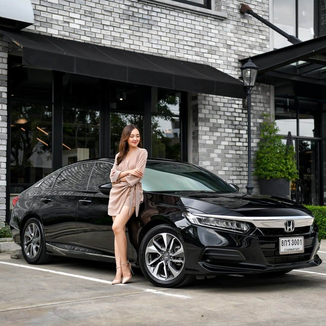 EnjoyHondaThailandのインスタグラム：「Honda Accord รุ่น TURBO EL ดีไซน์ภายนอกสปอร์ตพรีเมียม โดดเด่นด้วยไฟหน้าและไฟท้าย LED กระจังหน้าสไตล์ใหม่ และล้ออัลลอยดีไซน์สปอร์ตขนาด 17 นิ้ว  ข้อมูลเพิ่มเติม คลิกลิงก์ที่ Bio   #HondaThailand #HondaAccord #TheAccord #AllnewHorizonBegins」