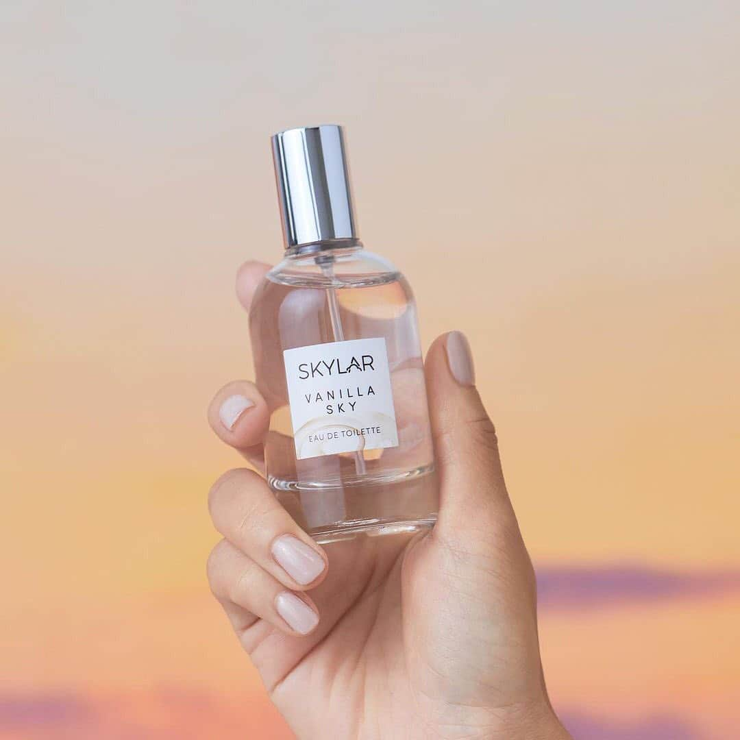 セフォラさんのインスタグラム写真 - (セフォラInstagram)「From our friends at @skylar: Indulge in comforting notes of vanilla, caramelized cedar and a touch of cappuccino. Vanilla Sky is now available at Sephora! Leave a ☕ below if this scent is just what you need!  SKYLAR Vanilla Sky Eau de Toilette」1月17日 12時06分 - sephora