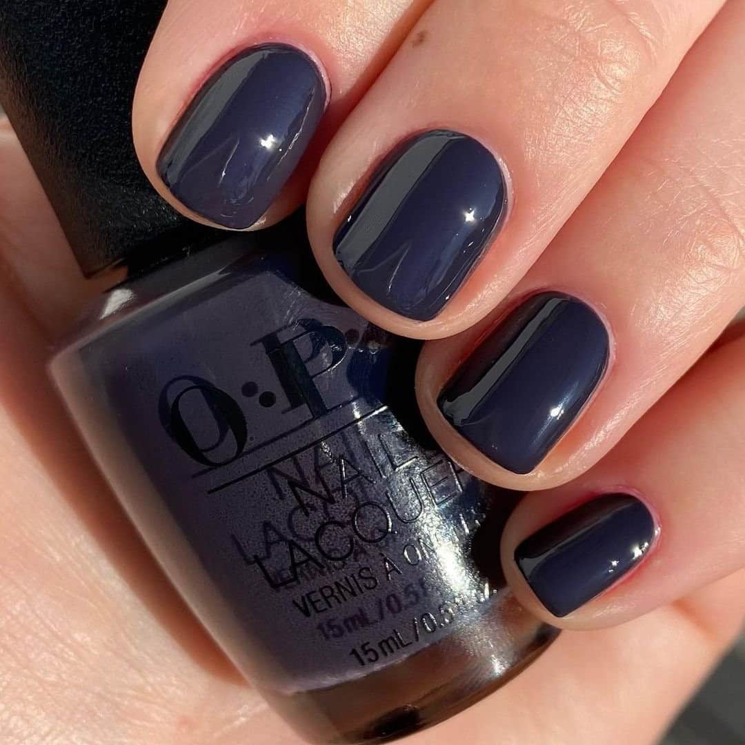 OPIさんのインスタグラム写真 - (OPIInstagram)「@vino_and_varnish says #SuziAndTheArcticFox shade has her heart. Drop a 🖤 if it has yours too!   #OPIObsessed #ColorIsTheAnswer #NOTD #NailSwag #NailsOfInstagram #NailsOnFleek #NailPolish #Nails #OPI #darknails #dark #OPIcons   ﻿」1月17日 12時28分 - opi