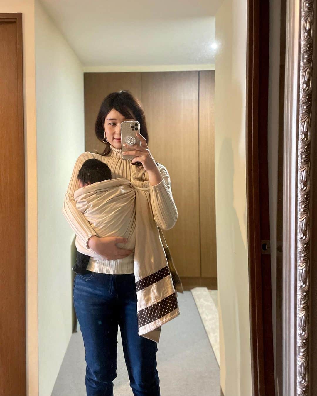 三佐和あやのインスタグラム：「ぱくちゃん♡ お風呂入ってご機嫌でにこにこしてくれて ミルクのんで ねんね... 𓈒𓏸𓐍  #育児日記 #子育て #赤ちゃん #令和2年ベビー #スマイル育児 #ベビフル #ベビスタグラム #ベビライフ #ままのて #妊活」