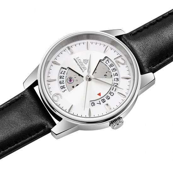 くろさんのインスタグラム写真 - (くろInstagram)「@loborjapan さんのオサレな時計⌚️ 手タレ犬の豆太郎くんが装着しているオサレな時計は Vogue Poiret Black ⌚︎ "時計の内部を透かして見せる”スケルトンな自動巻時計です◡̈ ・ https://lobor.jp から クーポンコード『m6bmwan42』で10%OFF⌚️ ・ #lobor #ロバー #pr #腕時計 #時計 #手元倶楽部  #プレゼント #ギフト #ペアウォッチ #手タレ犬 #モデル犬 #オファーお待ちしております」1月17日 12時37分 - m6bmw