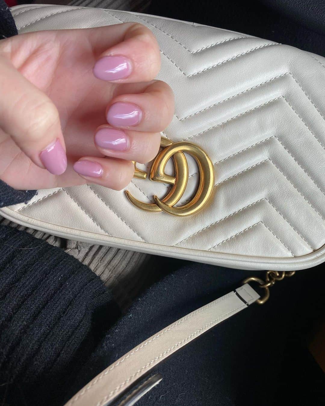 畠中清羅 のインスタグラム：「newnail🌸  とにかく乾燥ひどいから 最近はしっかりと保湿をする様に心がけてます。  @d_nail_yamaguchi  さん いつもありがとうございます💐」
